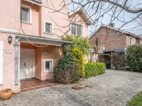 Casa en venta 8 ambientes barrio cerrado Lomas de Benavidez