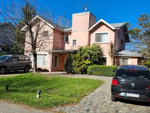 Casa en Lomas Benavidez