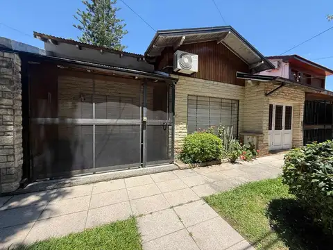 CASA A LA VENTA DE 4 AMB C/GARAG+PATIO+OJO DE AGUA