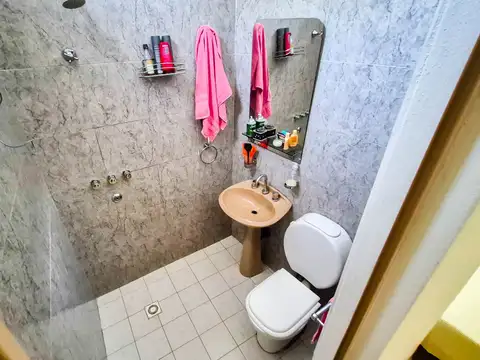 VENDO JOSE I. DIAZ 3º CASA 3 DORM. 2 BAÑOS PATIO