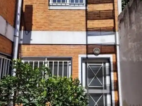 Departamento de pasillo, 1 dormitorio, tipo dúplex