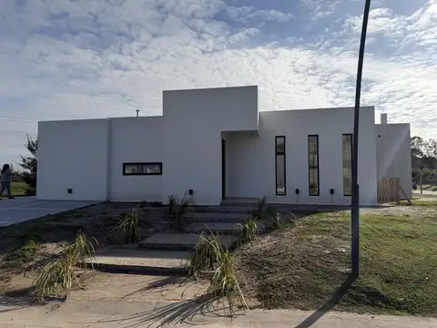 Laguna Grande Casa en VENTA Lote Interno 3 Dorms