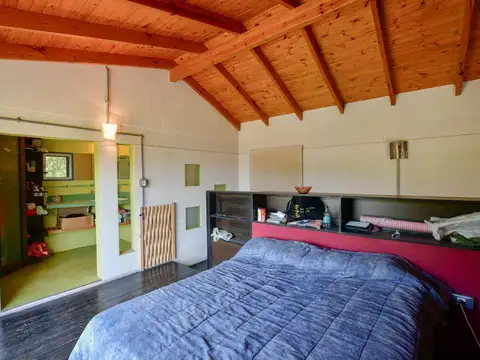 CASA CON PILETA MAS 3 LOTES EN VENTA  SICARDI