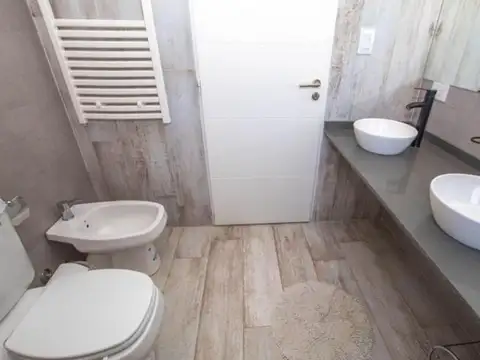 Casa 4 ambientes con 2 baños