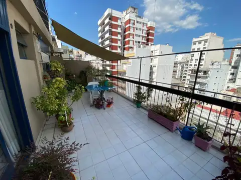 Teniente General Eustoquio Frías 200, Piso 7