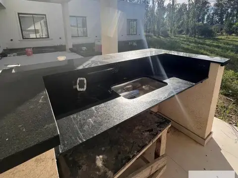 Casa 5 ambientes con 1 baño