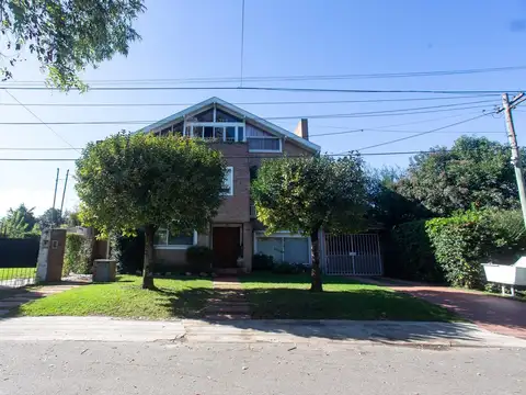 Casa 7 ambientes con 5 baños