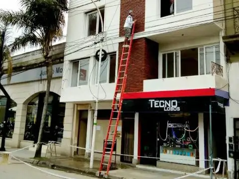 DEPTO EN VENTA DE 3 DORMITORIOS, FRENTE A LA PLAZA PRINCIPAL DE LOBOS