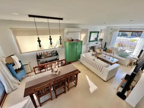 Casa en Alquiler con 4 cocheras