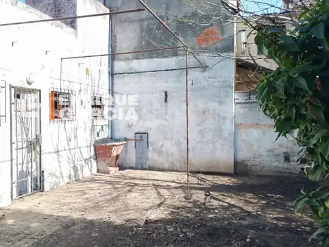 VENTA CASA 3 AMBIENTES CON COCHERA, JARDÍN Y TERRAZA