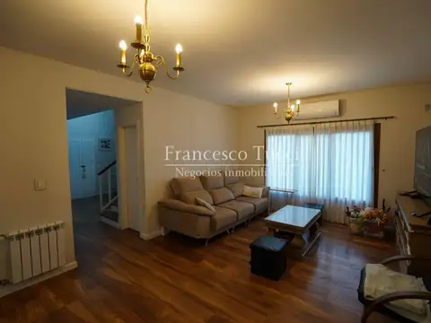 Casa en Venta con 6 cocheras