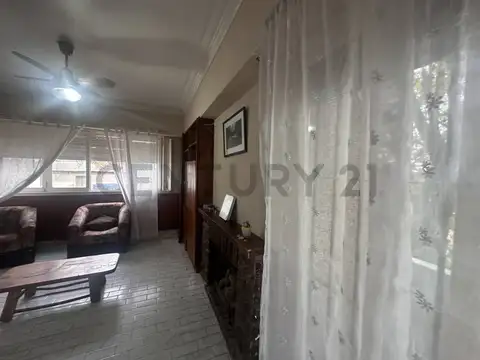 Depto Tipo Casa 5 ambientes con 2 baños