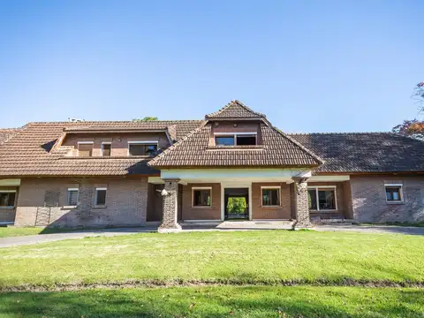Casa en Venta con 6 cocheras