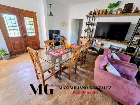 Casa 6 ambientes con 2 baños