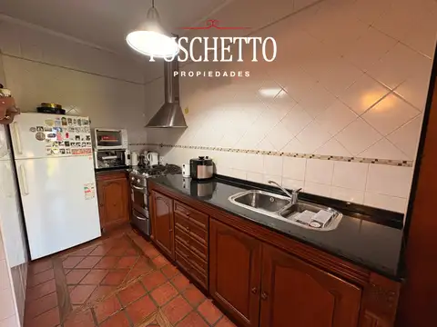 Av. Santa María 2124. Chalet 2 dorm. Esc. Cochera. Jardín. Lote 430 m2. Apto Comercial/Desarr.Inmob.