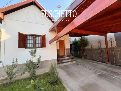 Av. Santa María 2124. Chalet 2 dorm. Esc. Cochera. Jardín. Lote 430 m2. Apto Comercial/Desarr.Inmob.