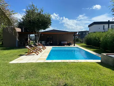 VENTA CASA EN SAN SEBASTIAN AREA 2 LOTE CENTRAL