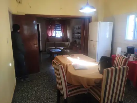 Casa en Venta con 4 cocheras