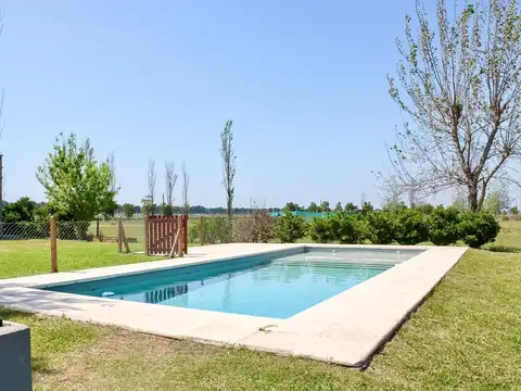 Casa en Alquiler con 2 cocheras
