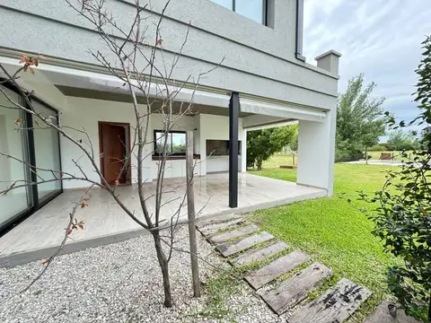 Casa en Alquiler al Norte