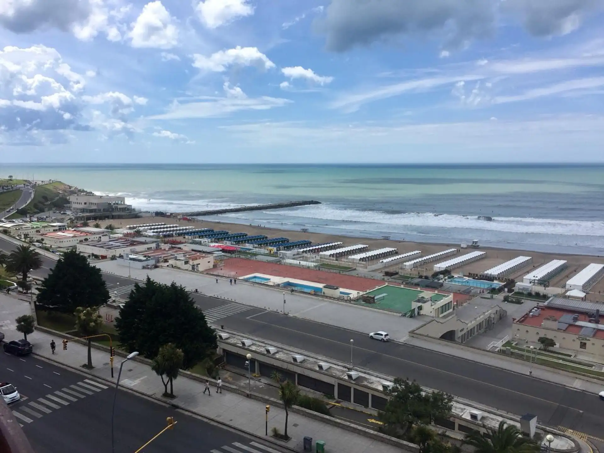 Tradicional departamento frente al mar y las escalinatas de Playa Grande