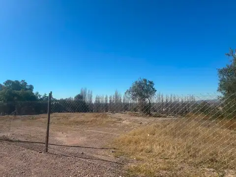 VENTA DE EXTENSO TERRENO EN VISTALBA LUJÁN DE CUY0