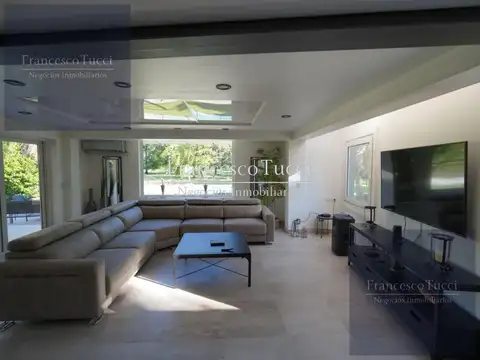 Casa en venta 6 ambientes con pileta y vista al golf Country La Tradición
