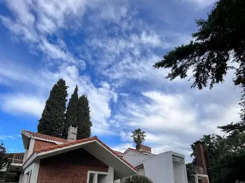 Casa a refaccionar frente a Parque Quiroz