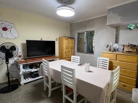 Casa 6 ambientes con 2 baños