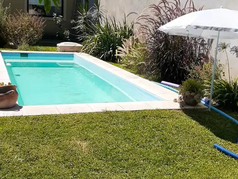 Casa 4 ambientes con 2 baños