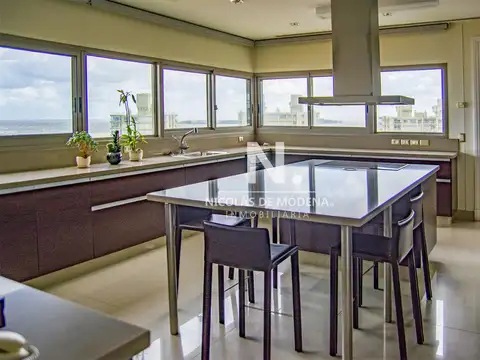 Impresionante penthouse frente al mar.  Torre Imperiale