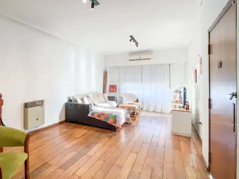 Santa Cruz  al 1200 entre La torre y Amancio Alcorta