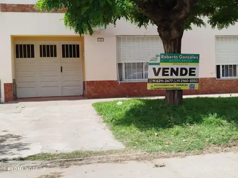 Casa con gran ubicacion en el centro de cañuelas