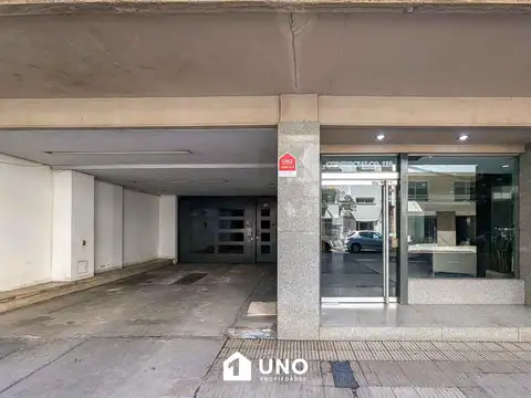 España y Brown - Cochera. 