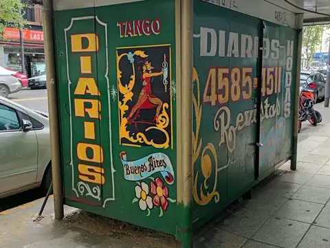 Puesto venta de diarios y revistas