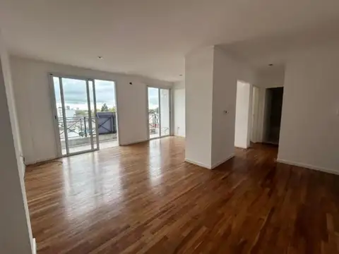 VENTA DE DEPARTAMENTO UN DORMITORIO CON COCHERA Y BALCON EN LA PLATA