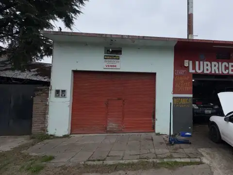 2 LOCALES COMERCIALES CON PERSIANA METÁLICA