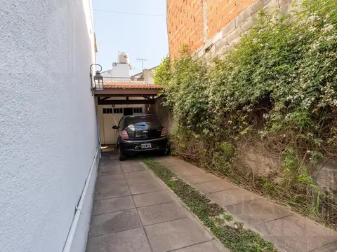 Casa en Venta con 3 cocheras