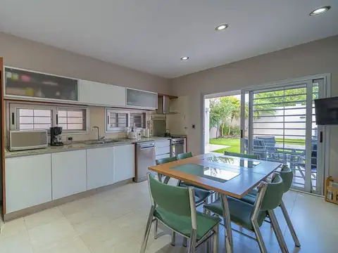 VENTA CASA 5 AMBIENTES RAMOS MEJIA JARDIN PILETA