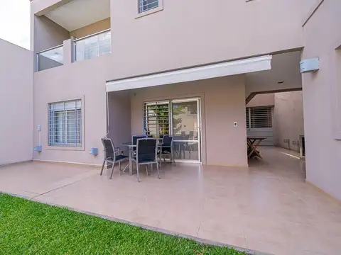 Casa 5 ambientes con 3 baños