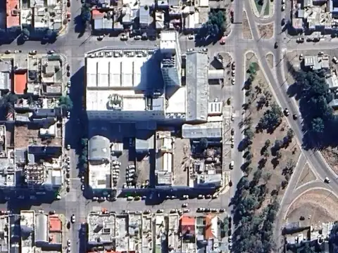 Aristóbulo del Valle e/ Saavedra y Avenida Alsina