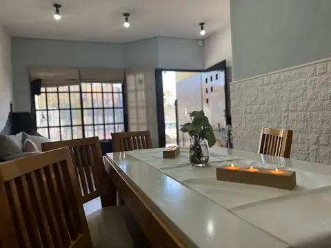 Depto Tipo Casa 4 ambientes con 2 baños