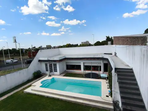 Casa 5 ambientes con 2 baños