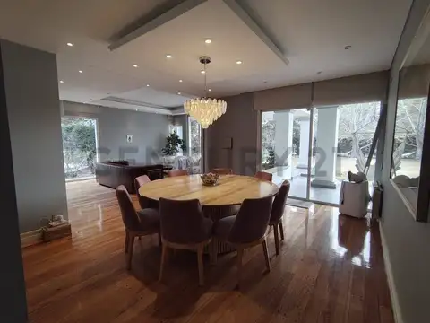 CASA DE CATEGORIA EN VENTA BARRIO VISTALBA COUNTRY- VISTALBA -  LUJAN DE CUYO-  MENDOZA