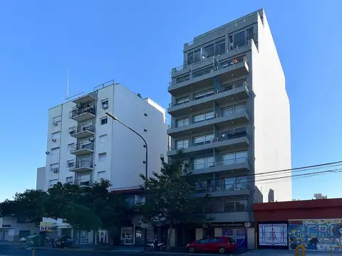 Monoambiente eléctrico contra frente, laundry frente a facultad Agronomía