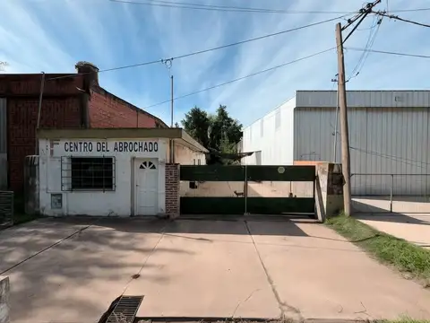 CASA EN VENTA 1 DORMITORIO + LOCAL + PATIO