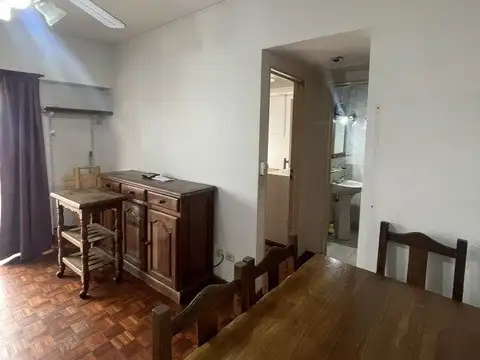 Excelente dos ambientes en Av. Rivadavia 2986, piso 10 al frente con balcon frances. Orientacion norte