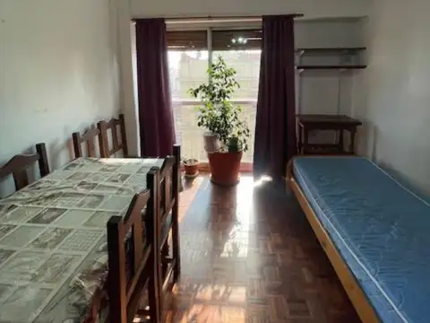 Excelente dos ambientes en Av. Rivadavia 2986, piso 10 al frente con balcon frances. Orientacion norte