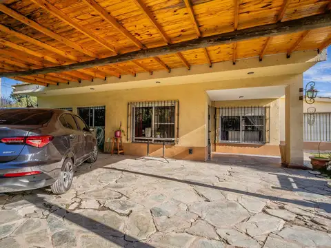 Casa en Venta con 2 cocheras