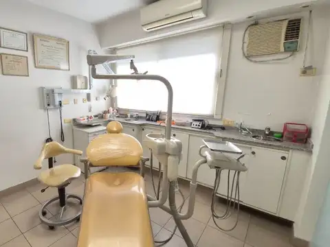 CONSULTORIO 3 AMBIENTES VENTA FLORESTA EQUIPADO